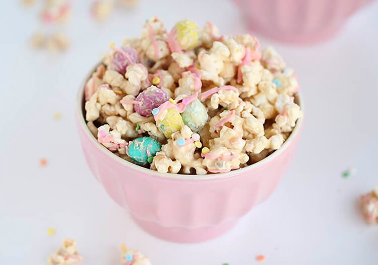 popcorn with white chocolate and cookie butter