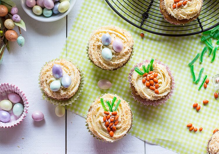 carrot cupcakes with maple cream cheese frosting