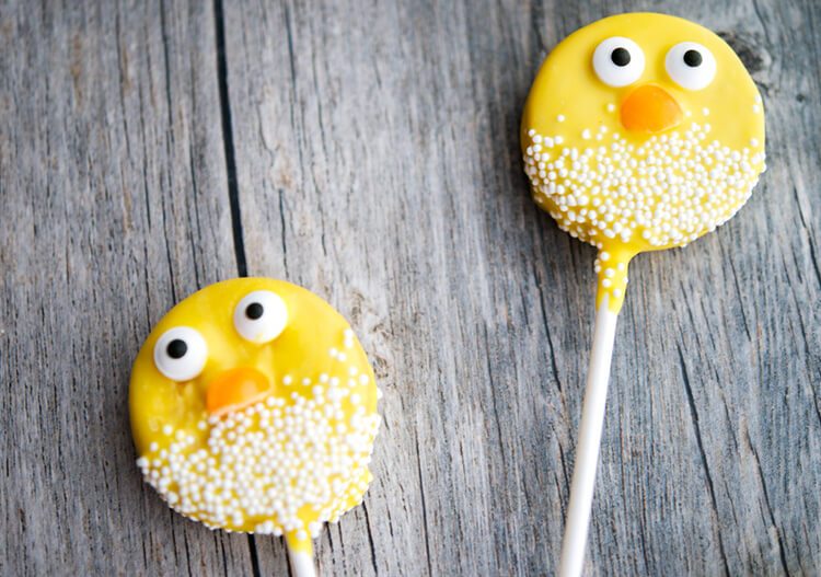 oreos decorated as Easter chicks