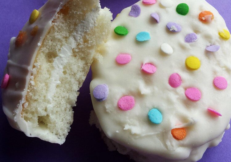 individual-sized easter cakes