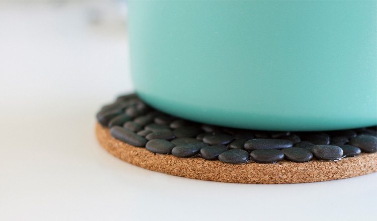 easy trivets made with black pebbles